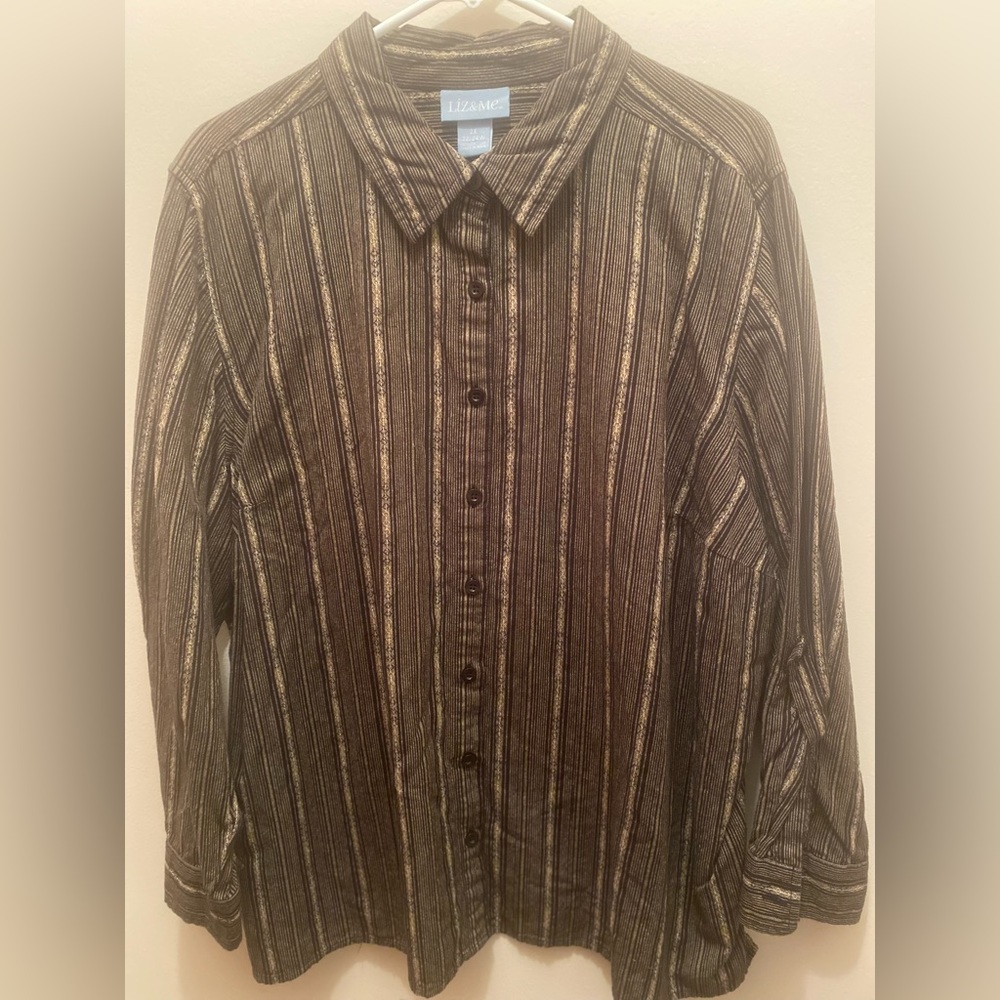 Liz & Me Blouse; in great condition; machine wash and dry - easy care.